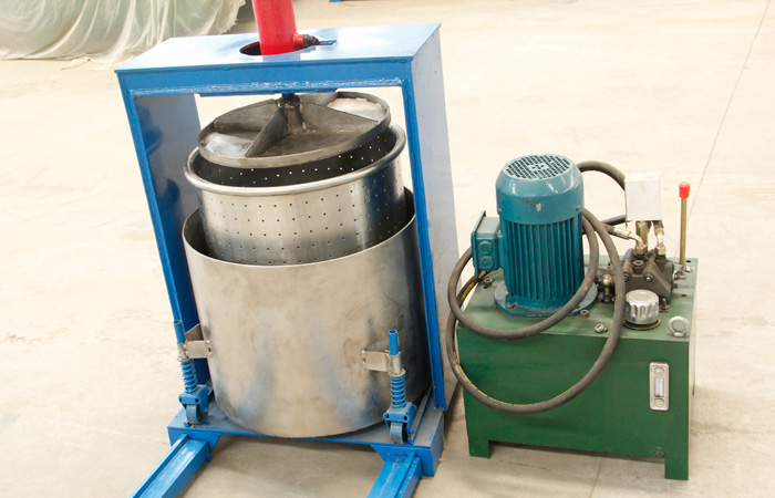 Cassava dewatering machine