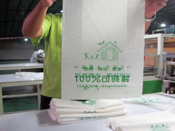 Cassava starch into biodegradable plastic